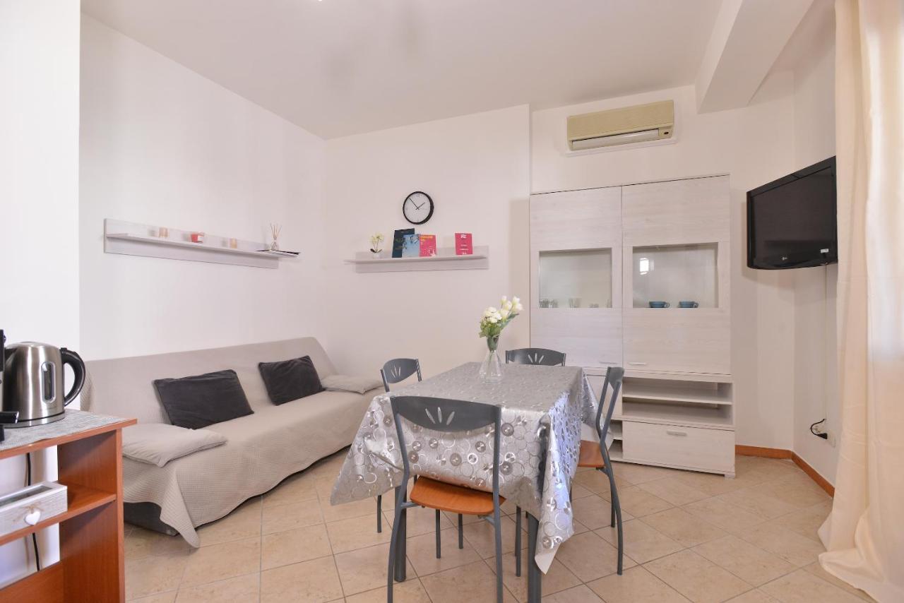 Izzhome Blue Sea Pula Exterior photo